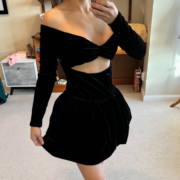 NWOT Black Velvet long sleeve mini Dress - Picture 3 of 11